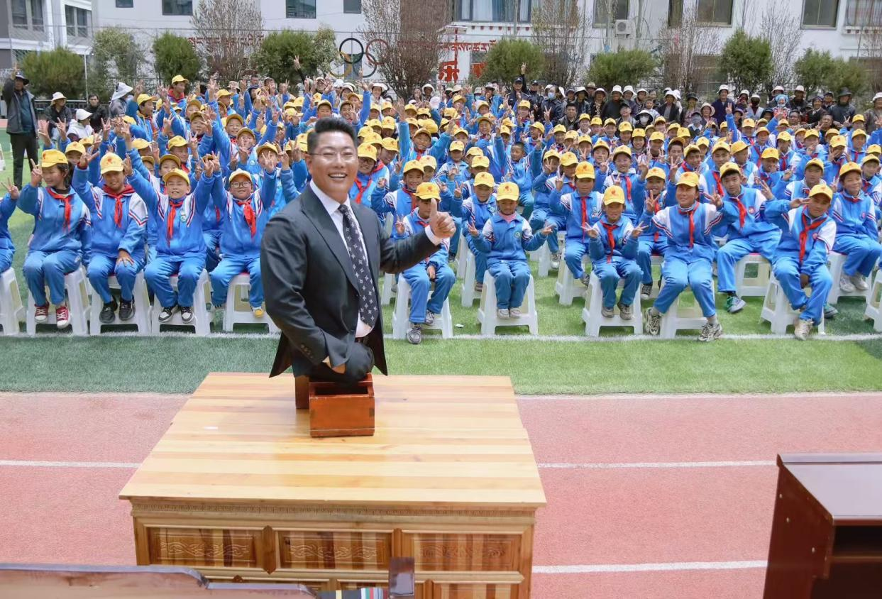 拉绥乡开展“培树文明向上新风 崇尚健康幸福生活”暨铸牢中华民族共同体意识活动.png